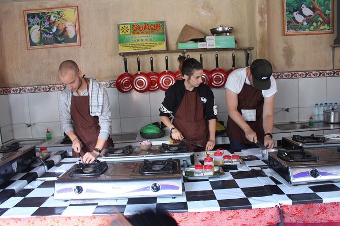 Balinese Ubud cooking school (9 Dish Cooking and Market Tour) - Meeting at Ubud Palace and the real flow of the 5-hour experience