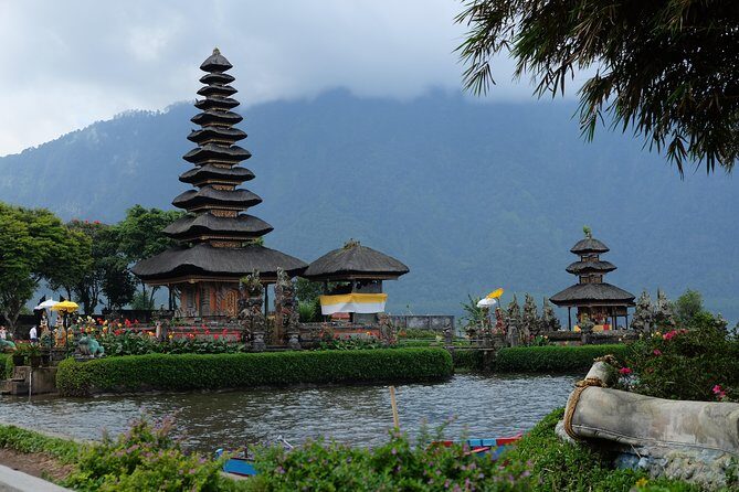 Banyuwana & Banyumala Waterfalls Tour Private - All-Inclusive - Banyumala Twin Waterfalls: the pretty start that sets expectations