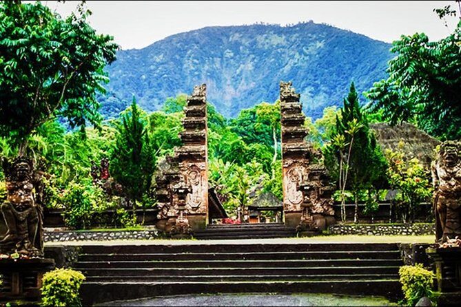 Beauty Of West Bali Tour (Private and All Inclusive) - Ulun Danu Bratan Temple by the Lake: Photos and Stillness in an Hour