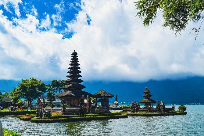 Bedugul and Singaraja Tour - Pasar Candi Kuning: fruit, flowers, and a peek at mountain life