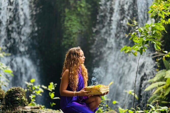 Beji Griya Waterfall Bali Spritual Holy Bath Experience - The Ceremony Flow: Sarong On, Offerings Ready, Coconut Blessing