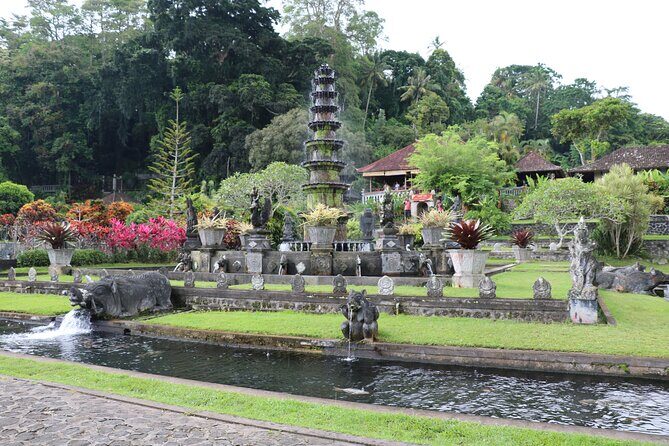 Best of Instagram Tour: Gate of Heaven, Tirta Gangga, Bali Swing - Aloha Ubud Swing: jungle swings, bird’s-nest style moments, and extra photo costs