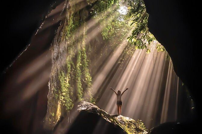 Best Of Ubud : One Day Hidden Waterfall Tour with Tempel - Pickup and getting around: the AC car difference