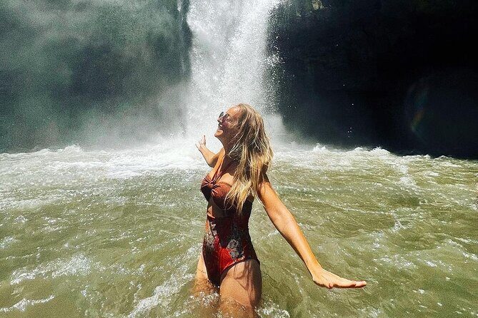 Best of Ubud Waterfalls, Tegalalang Rice Terrace & Jungle Swing - Tegenungan Waterfall: the classic, easy-access plunge