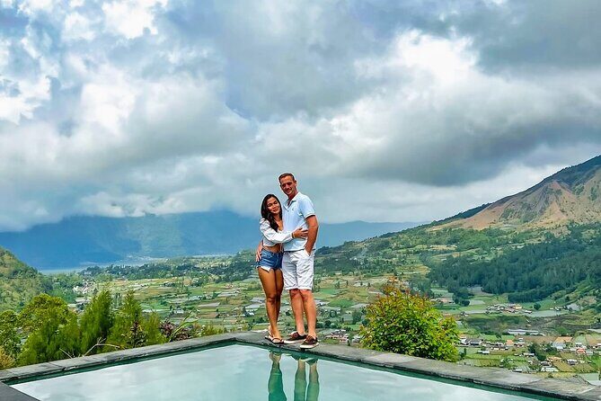 Best Ubud Tour with Instagrammable Jungle Swing all inclusive - Sacred Monkey Forest Sanctuary: temples, macaques, and simple etiquette