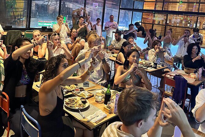 Canggu: Drag Show with Dinner - Entering Inklusiv Warung in Canggu