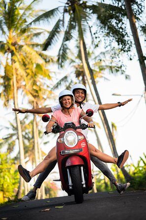 Canggu Scooter Lessons - How the Lesson Builds: Theory, Balance, Turns