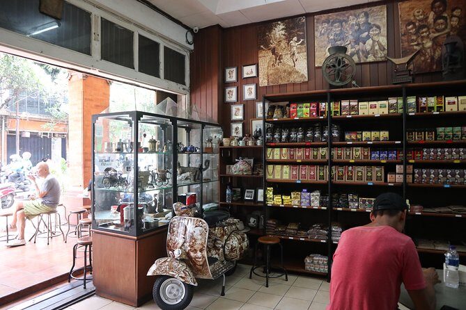 Denpasar City Food Tour (Day Tour) - Pasar Badung: market energy plus curry and East Bali salad