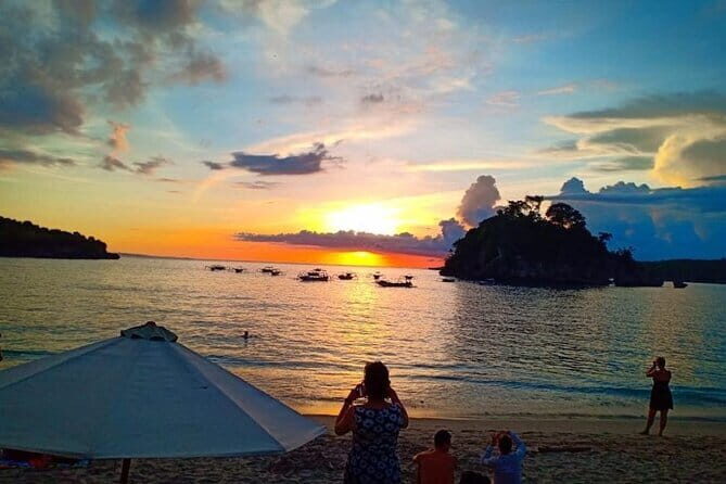 Discover the Enchanting Beauty of West Nusa Penida Private Tour - Crystal Bay: white sand, clear water, and marine life in view