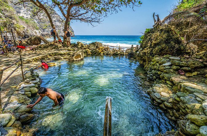 East Nusa Penida With Tembeling Beach Natural Pool - Private tour - Diamond Beach: turquoise water under huge cliffs
