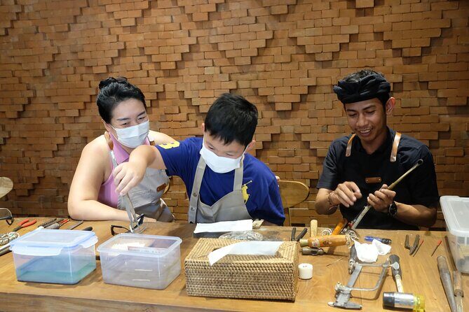 Exclusive Ubud Jewelry Making: Craft with a Pro Silversmith! - Teacher attention in a workshop: why it feels different with small groups