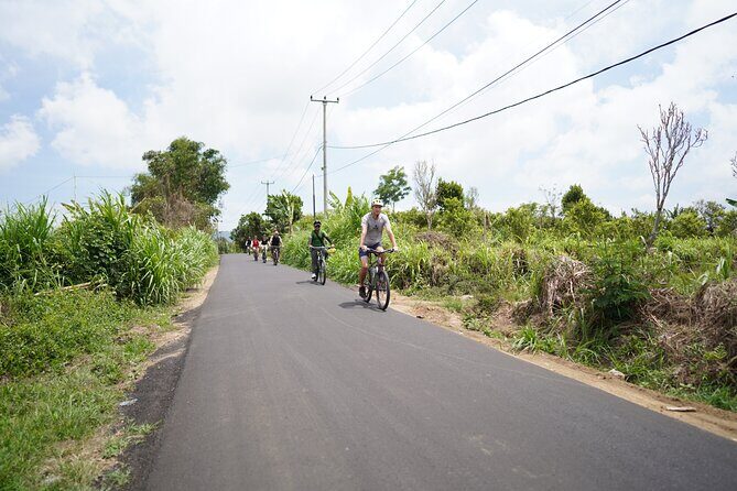 Explore Ubud with Electric Bike - Stop 1: Greenkubu Restaurant and Swing for breakfast before riding