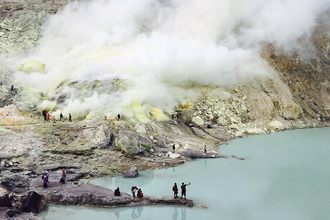 From Bali: 24-Hour Kawah Ijen Blue Flames, Dinner & Room - When conditions aren’t perfect: closures, cold, and flame variability