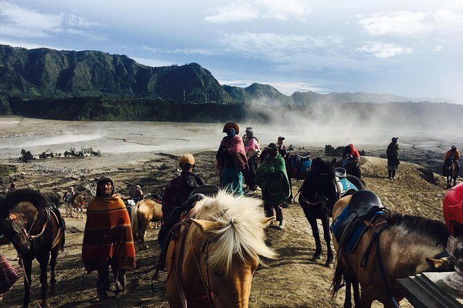 From Bali : Bromo & Kawah Ijen – 3-Day Adventure - Guides, small group size, and why the crew matters