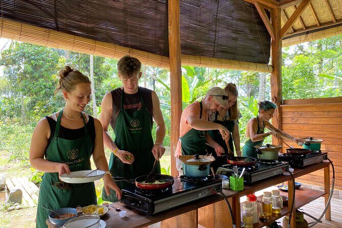 From Ubud: Authentic Bali Farm Cooking School & Organic Farm - Market Tour in the Morning: Fruit, Spices, and What to Look For