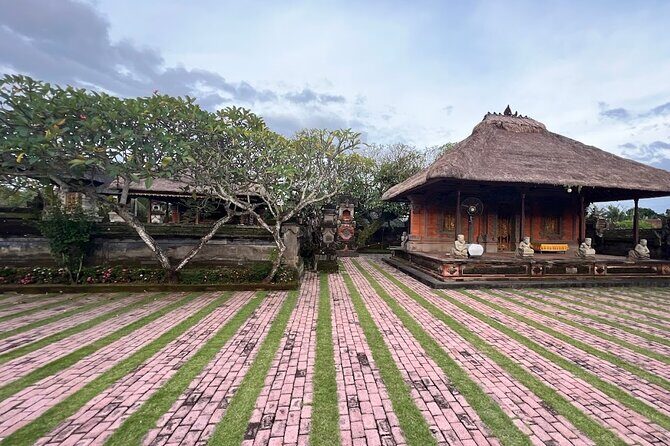 Full Day Kintamani Volcano View and Batur Natural Hot Spring - Lunch in Kintamani: buffet Indonesian food with a mountain view