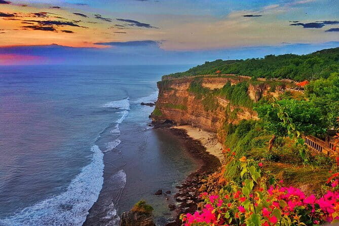 Full Day Private Tour from Tegenungan Waterfall to Tanah Lot - Tanah Lot Temple at the sea: plan for sunset light