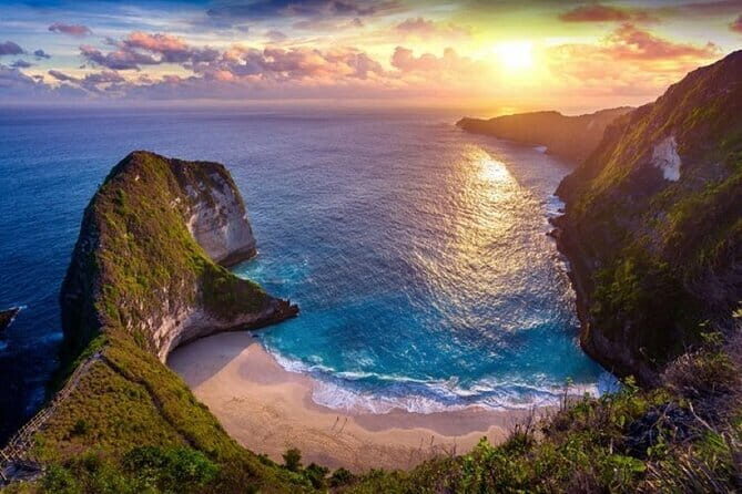 Full Day Private Tour to Ubud Waterfall and Uluwatu Sunset - Lunch Break in Ubud: Fuel Up Without Wasting Time
