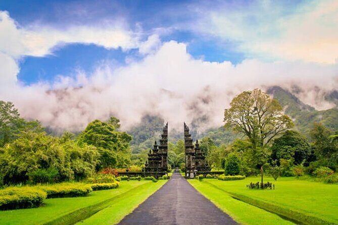 Full Day Tour Bedugul Sightseeing and Tanah Lot Temple - Stop 5: Tanah Lot Temple at sunset—the day’s payoff