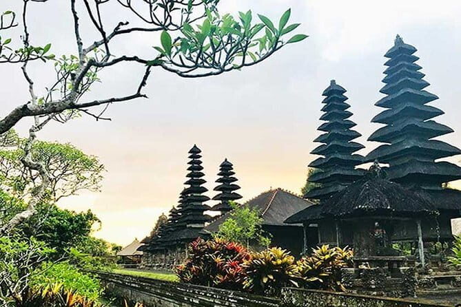 Full day Ubud and Tanah Lot tour - Tegenungan Waterfall: jungle views, hill photos, or going down