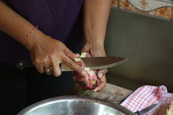 Gianyar Market Visit & Cooking Class in Ubud with Kadek & Putu - A quick garden stop that makes the ingredients feel real