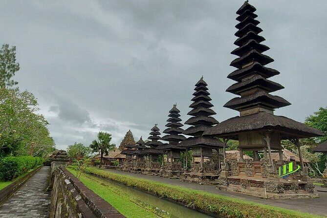 Half-Day Private Tour to Tanah Lot and Bali Royal Temple - Bali chocolate stop: tasting local flavors without the hard sell