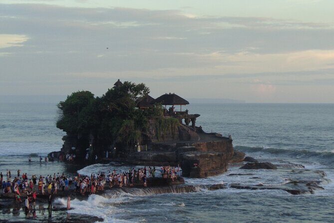 Half-Day Private Tour to Tanah Lot and Bali Royal Temple - Tanah Lot Temple on the shoreline: timing, photos, and etiquette