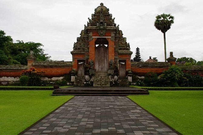 Half Day Tour: Tanah Lot Sunset & Taman Ayun Temple Included Entrance Ticket - The guide factor: what you can hope for from the driver-guide