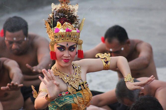 Half-Day Tour: Uluwatu Temple and Kecak Fire Dance Show - Why Uluwatu Temple at Sunset Is the Whole Point