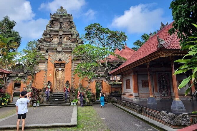 Half Day Ubud Village Private All Inclusive Tour - Ubud Palace: A Short Visit That Still Feels Like Place