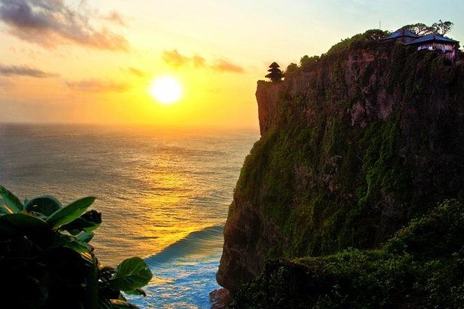 Half Day: Uluwatu Temple,KECAK FIRE DANCE Evening Tour & Jimbaran SEAFOOD Dinner - Padang Padang Beach: The White-Sand Reset Before the Cliffs