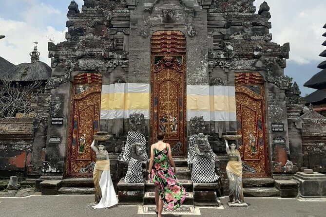 Instagram Tour Popular Spot in Bali - Private & All-inclusive - The guides and photographers: what the names suggest