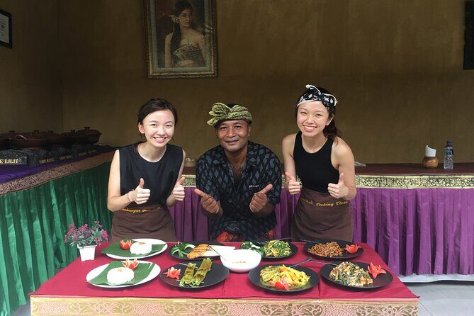 Jambangan Bali Cooking Class - Cooking in an Open Kitchen at a Balinese Family Home