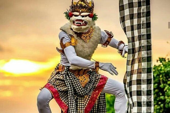 Kecak fire dance and uluwatu temple tour - free wifi - Uluwatu Temple at Sunset: Ocean Views and Monkey Management