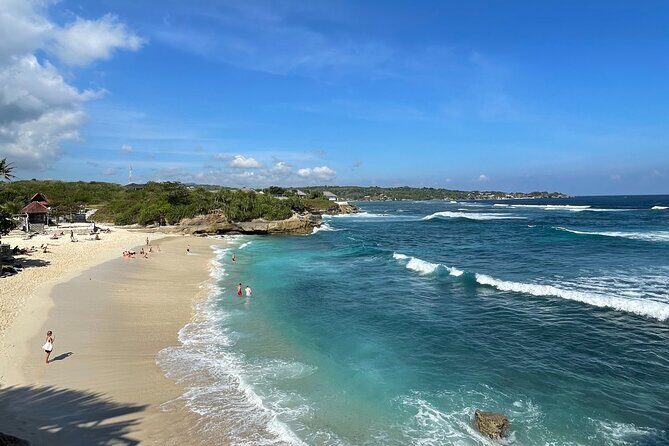 Lembongan Electric Bike tour - Stop 3: Yellow Bridge, fast crossing, big photo payoff