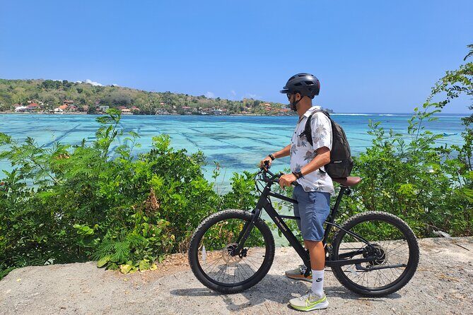 Lembongan Electric Bike tour - Stop 4: Mangrove Point by traditional boat, slow and engine-free