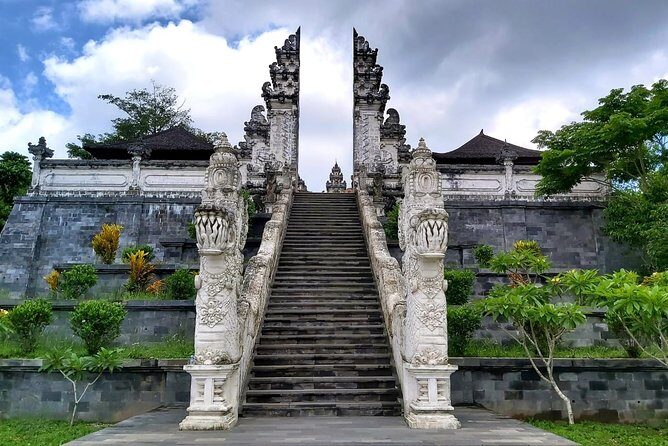 Lempuyang Tour : Heaven gate, Tirta Gangga, Goa Raja waterfall - Abang rice terraces: the rural Bali pause between icons