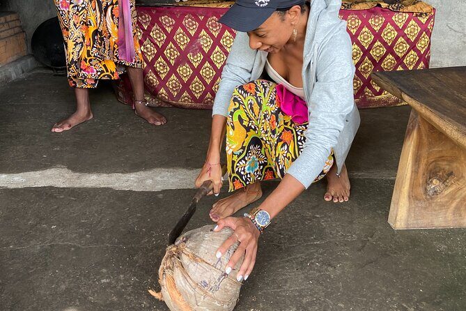 Make Traditional Bali Coconut Oil with a Balinese Family - What the Private Class Feels Like in a Real Family Home
