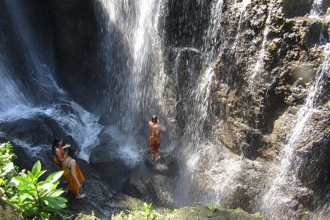 Matasidhi Holy Trip for the Soul - The balian reading: palm or aura insights with included fees