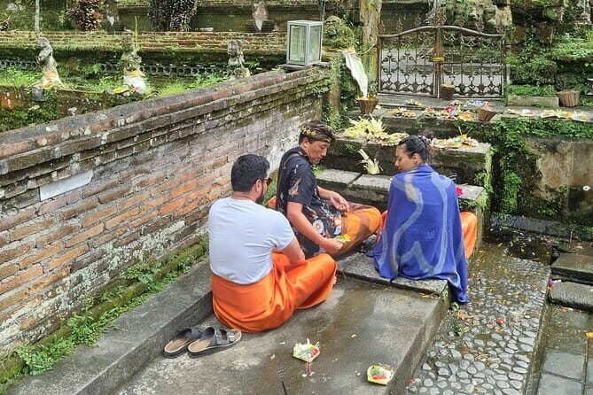 Melukat Ceremony and Temple Tour at Gunung Kawi Sebatu Temple - Dress rules and sarong rental: simple clothing, big respect