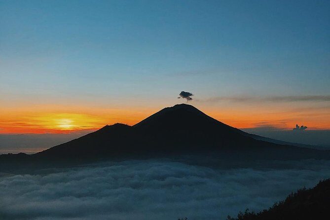 Mount Batur Volcano Sunrise Trekking With Ubud Rice Terrace - Group size, guidance quality, and staying comfortable at dawn