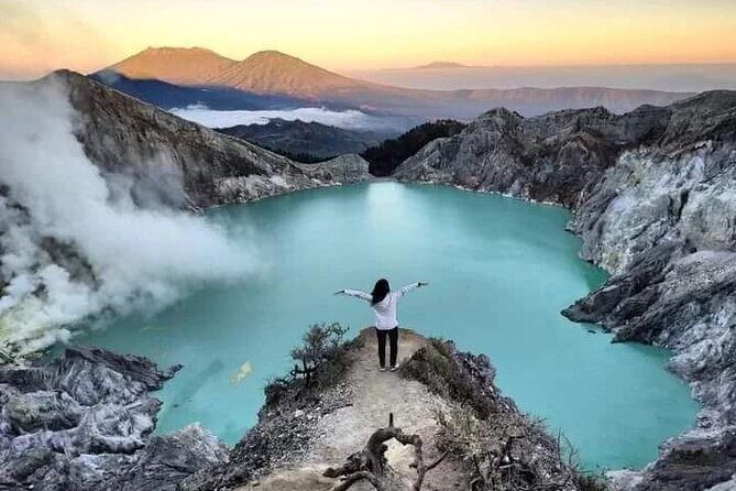 Mount Ijen Crater Tour From Ubud Bali - Getting to the crater: the trek starts before you see much