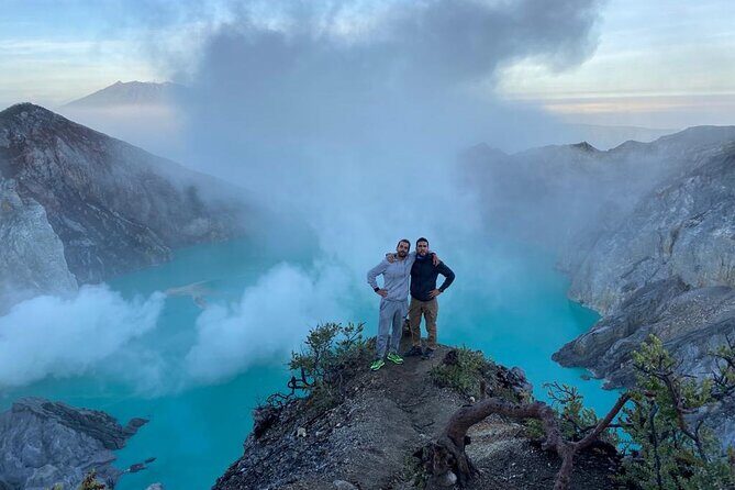 Mount Ijen Crater Tour From Ubud Bali - Sunrise timing and the return hike: when the night turns into daylight