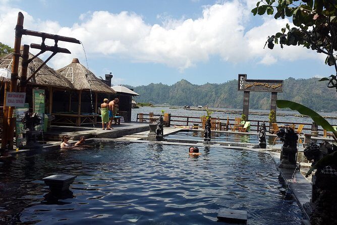 Mt Batur Sunrise, Breakfast & Natural Hot Springs - The coffee plantation stop: interesting scenery, mixed feelings on shopping