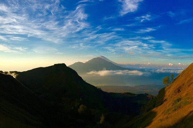 Mt batur Sunrise Trekking and Natural Spring Tour - Breakfast and hot drink: fueling you for the crater-to-descend part