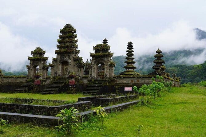 Munduk Twin Lake Jungle Hike, Ulun Danu Temple, & Waterfall - Munduk’s Twin Lakes and Banyumala Waterfalls: Why This Day Feels Different