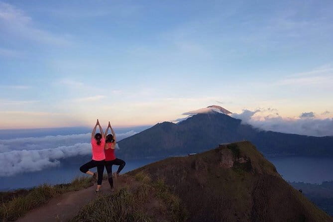 Munduk Twin Lake Jungle Hike, Ulun Danu Temple, & Waterfall - Canoe Across Tamblingan Lake to the Temple: The 30-Minute Reset