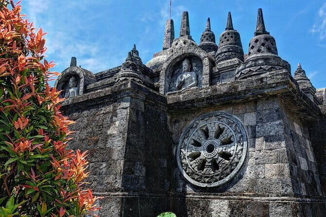 North Bali highlights: Buddhist temple, Waterfall & hot spring - North Bali for a full day: a calmer rhythm than the south