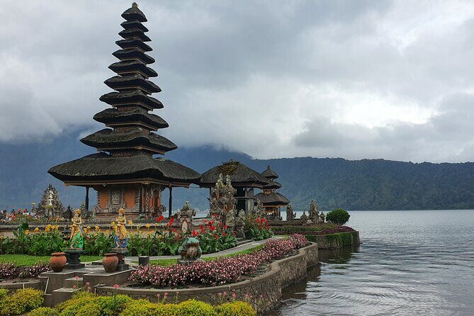 North Bali Nature Escape Rice Terraces, Temples & Waterfall - Handara Iconic Gate: the famous arch and the one cost you must plan for