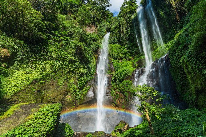 North Bali: Sekumpul Waterfalls and Ulun Danu Temple Tour - Stop 2: Ulun Danu Beratan Temple for Lake-Side Postcard Photos
